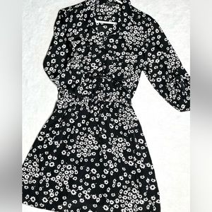 Black and white BeBop dress with pretty flowers and black belt very pretty dress
